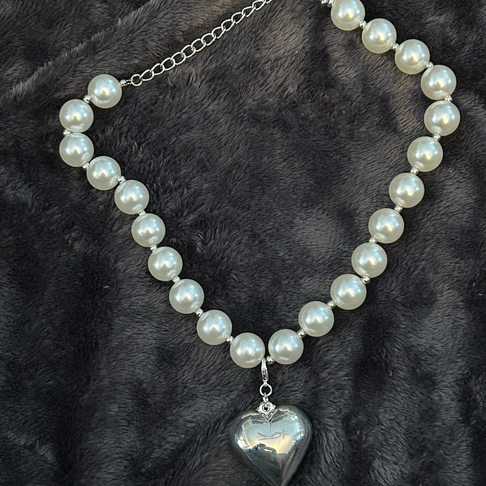 Elegant Silver Heart Pendant Pearl Necklace